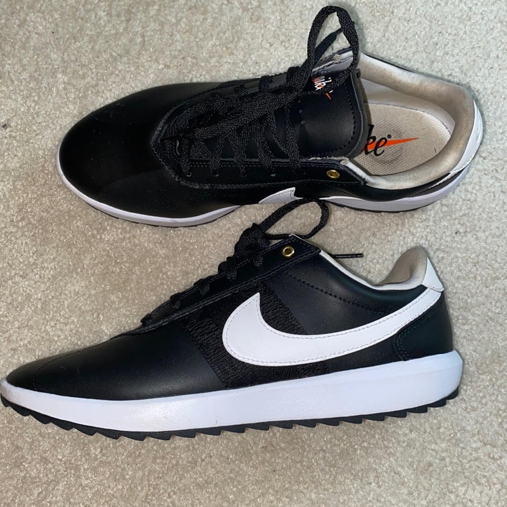 Nike Black and White Women's Sneakers